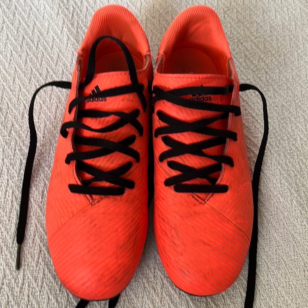 Adidas soccer cleats sz 5